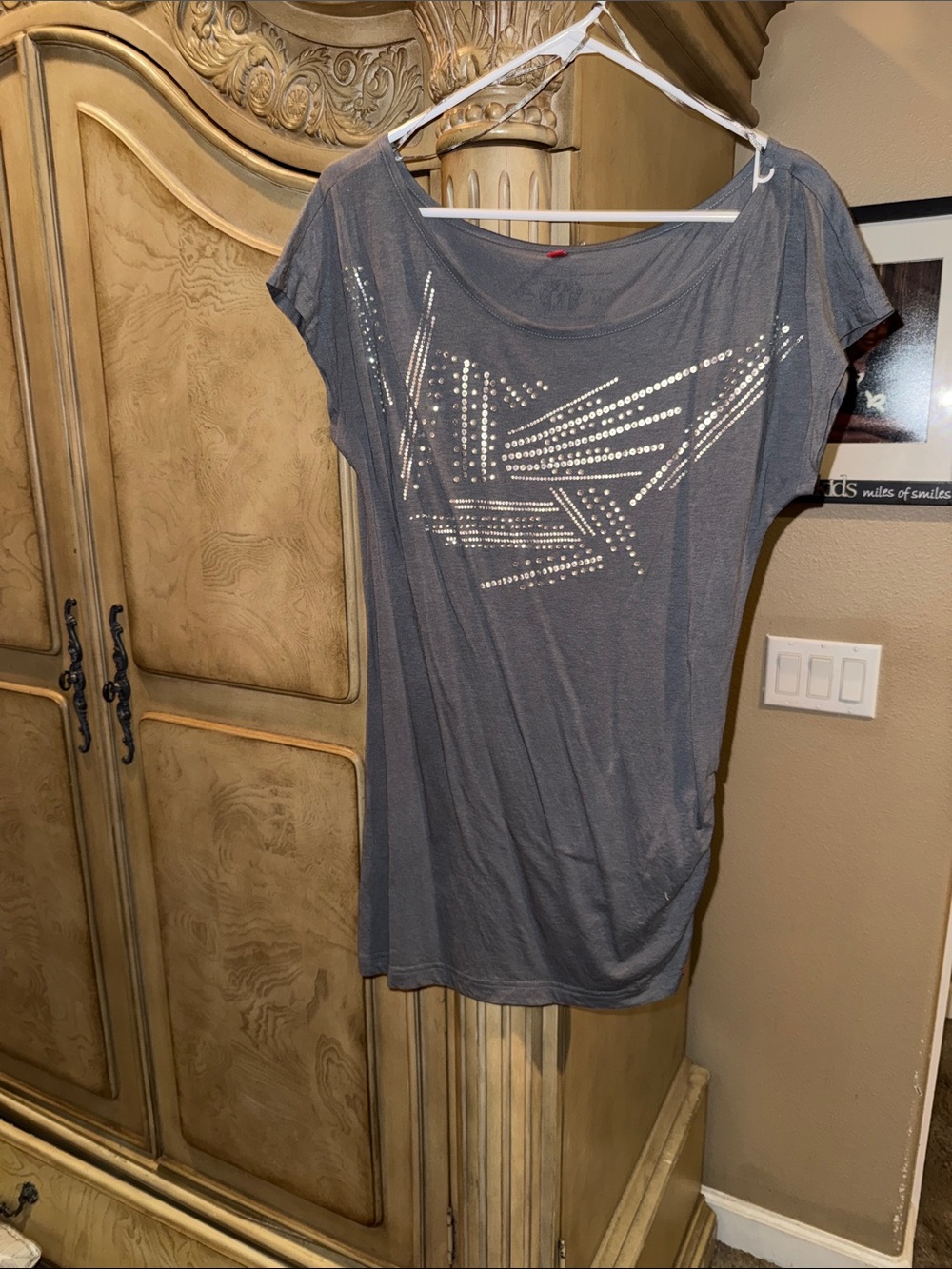 Women’s Gray Short-Sleeve Sequin Accent Tee